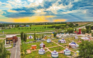 新疆博乐某房车营地汽车影院