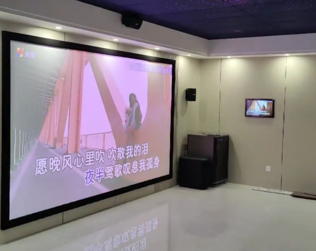 150寸 激光私人影音室